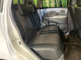 後部座席も気になるようなキズ・汚れやへたり等、大きなダメージはなく、良好な状態です。