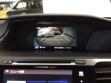 【バックカメラ】運転が苦手な方も車庫入れラクラクです!ギアをリバースに入れれば自動的に切り換わりますので、面倒な操作は不要です♪狭い駐車場もお車を傷つけず安心ですね!