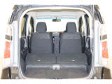 簡単に収納できる後部座席!大空間が出現します!シートアレンジが多彩な点も特徴です!レジャー用品も積み込めます!