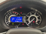 【メーターまわり】ドライバーから見やすい位置にあって安全運転に寄与します。メーターも見やすくてシンプルなデザインになっております。