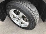 社外アルミのスタッドレスタイヤを装着しております!冬道も安心♪
