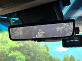 【デジタルインナーミラー】後席の大きな荷物や同乗者で後方が確認しづらい時でも安心!カメラが撮影した車両後方の映像をルームミラー内に表示。クリアな視界で状況の確認が可能です!