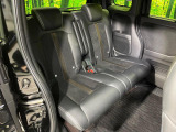 後部座席も気になるようなキズ・汚れやへたり等、大きなダメージはなく、良好な状態です。