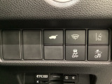 ハンドルの右側にHondaセンシング用のメインスイッチとパワーテールゲートスイッチがついています。パワーテールゲートスイッチは車内からでもテールゲートの開け閉めを電動でできます。