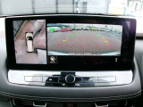 アラウンドビューモニターも装備しております。ご覧のように車体を真上か見たような映像なので、車庫入れの苦手なお客様ももうご心配いりません。