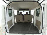 とても広々、大きな開口部の荷室スペースです。大きな荷物も楽々収納出来ちゃいます。