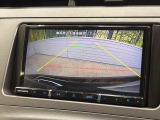 【バックカメラ】駐車時に後方がリアルタイム映像で確認できます。大型商業施設や立体駐車場での駐車時や、夜間のバック時に大活躍!運転スキルに関わらず、今や必須となった装備のひとつです!