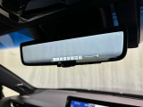 デジタルインナーミラー付き。後方視野角が広く、後席に同乗者がいても後方を確認しやすく安心です。