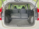 後席を格納すると、これだけの広さが!シーンに合わせたシートアレンジで、大きな荷物も積むことが出来ます♪
