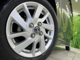 【純正14インチアルミホイール】外観にマッチした純正アルミホイールを装着しております。各種社外アルミホイールや、スタッドレスタイヤも取扱いしております。是非ご相談ください♪