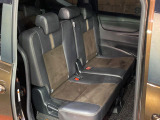 後部座席も気になるようなキズ・汚れやへたり等、大きなダメージはなく、良好な状態です。