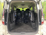 後席を格納すると、これだけの広さが!シーンに合わせたシートアレンジで、大きな荷物も積むことが出来ます♪