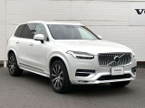 北欧流のラグジュアリーを体現したXC90。伝統的なスカンジナビアン・デザインを継承しながら、躍動感にあふれ優雅な雰囲気を身にまとう、新しい潮流を具現化したスタイリングです。