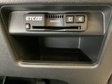 ハンドルの右下にETC2.0がついています。高速道路の料金所の通過も楽々です!。 カードの取り出しもしやすい場所についています。