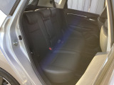 広々リアシートです。不要なときは収納しておけますよ。ラゲッジルームも広がります。
