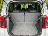 普段のお買い物や通勤、送迎等に十分な荷室スペースを確保しております。セカンドシートを倒すと、大きな荷物の積載も可能です♪