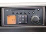 CDチューナー。もちろんAM/FMラジオも聴けます。別途ナビの取り付けも承りますので、お気軽にお問い合わせください。