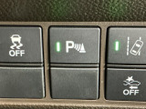 パーキングセンサーシステムは走行中に障害物が迫ると音と表示でお知らせ、低速走行時時の安心感を高めます