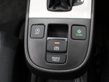 電子制御のパーキングブレーキと、信号待ちや渋滞に便利なオートブレーキホールドを装備しております。ブレーキペダルから足を離しても自動的に停車状態を保持してくれる便利な機能です