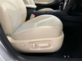 運転席パワーシート搭載!!便利な装備があるのは嬉しいですね。