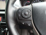 ステアリングスイッチ付き。前方から目を離すことなく操作することが可能です。