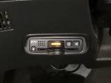 ハンドルの左下にETCがついています。高速道路の料金所の通過も楽々です!。 カードの取り出しもしやすい場所についています。