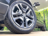 【純正19インチアルミホイール】外観にマッチした純正アルミホイールを装着しております。各種社外アルミホイールや、スタッドレスタイヤも取扱いしております。是非ご相談ください♪