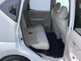 後部座席もスペース広々です。ロングドライブも快適にお楽しみいただけます!室内気になるにおいもありません♪