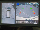 空から見下ろすような視点で、スムーズな駐車と安全確認をサポートする「アラウンドビューモニター」付です。