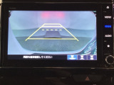 バックでの車庫入れも安心です! リアカメラが付いているバックモニター付のナビを装備しております。操作線もついており距離感も画面から確認できます。