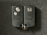 【スマートキー】持っているだけでエンジン始動や、ドアロックの開閉まで出来ちゃう賢く便利なスマートキーを装備!イモビライザーでセキュリティー対策もOK!