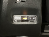 ハンドルの左下にETC2.0がついています。高速道路の料金所の通過も楽々です!。 カードの取り出しもしやすい場所についています。
