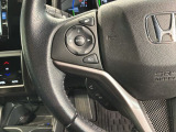 ステアリングにオーディオ操作スイッチが付いています。オーディオ画面に直接タッチしなくても操作が出来ますので、運転に集中できます。