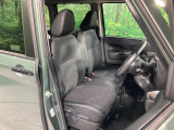 運転席シート廻りは使用感も少なく、良好な状態となっています。前オーナー様が丁寧に使っていたことがよくわかりますね。