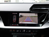 バックカメラ駐車時、後退時に後方を確認する事ができる安全快適装備になります映像だけでなくセンサーにより障害物の距離もドライバーに直感的に伝えてくれる機能になります。
