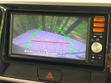 【バックカメラ】駐車時に後方がリアルタイム映像で確認できます。大型商業施設や立体駐車場での駐車時や、夜間のバック時に大活躍!運転スキルに関わらず、今や必須となった装備のひとつです!