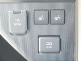 USB差込口(充電用です) シガーソケット シートヒーター(運転席助手席両方にあります)
