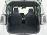 2列目を倒すことで、大変広いラゲッジスペースとなります。大きな荷物を積んだりと様々な用途にご利用いただけます。