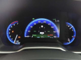 とっても見やすいメーターです。夜間時はラグジュアリーな気分にさせてくれる照明が魅力ですので、夜のドライブも楽しみになりますよ♪