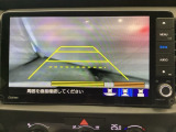 バックでの車庫入れも安心です! リアカメラが付いているバックモニター付のナビを装備しております。操作線もついており距離感も画面から確認できます。