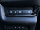 【2Wayドライビングポジションメモリー機能】お二人のシートパターンを記憶することができますので、運転時はボタン一つでシート調節できますね。