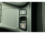 【電動パーキングブレーキ】オートモードのときは、シフトレバーの操作に応じてパーキングブレーキが自動で作動♪