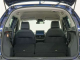 2列目を倒すことで、大変広いラゲッジスペースとなります。大きな荷物を積んだりと様々な用途にご利用いただけます。