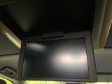 【フリップダウンモニター】大画面モニターで後席でもエンタメをお楽しみいただけます。小さなお子様にも大人気の装備です♪