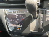 オートエアコンで温度調整も楽チン!四季を問わず快適に運転することが出来ます。