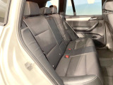 ●後部座席も気になるようなキズ・汚れやへたり等、大きなダメージはなく、良好な状態です。