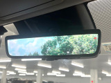 【デジタルインナーミラー】後席の大きな荷物や同乗者で後方が確認しづらい時でも安心!カメラが撮影した車両後方の映像をルームミラー内に表示。クリアな視界で状況の確認が可能です!