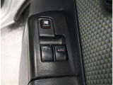運転席及び助手席用パワーウィンドウスイッチ装備。