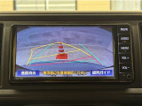 バックガイドモニター付きです。車の後方に小型カメラが付いており、バックする際の後方の様子をモニター上に表示します。