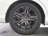 アルミホイール装着車です!これで足元まわりもおしゃれにきまります!